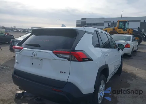 2020 Toyota Rav4 Xle z USA, uszkodzony, nr VIN 2T3W1RFVXLW096573